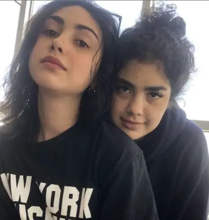 Alexa Mansour and her sister Athena Mansour 1