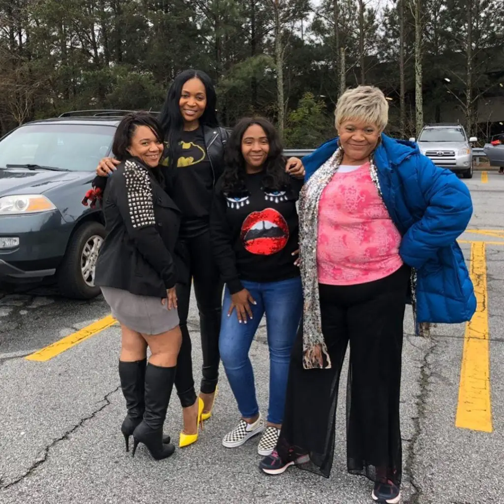Marlo Hampton with her sisters and mother