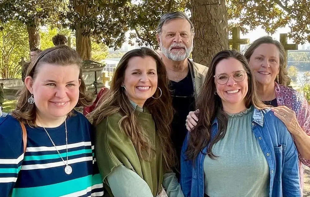 Holly-Furtick-With-Her-Parents-And-Sisters