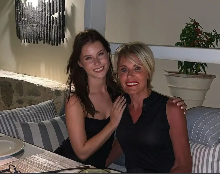 Dana-with-her-daughter