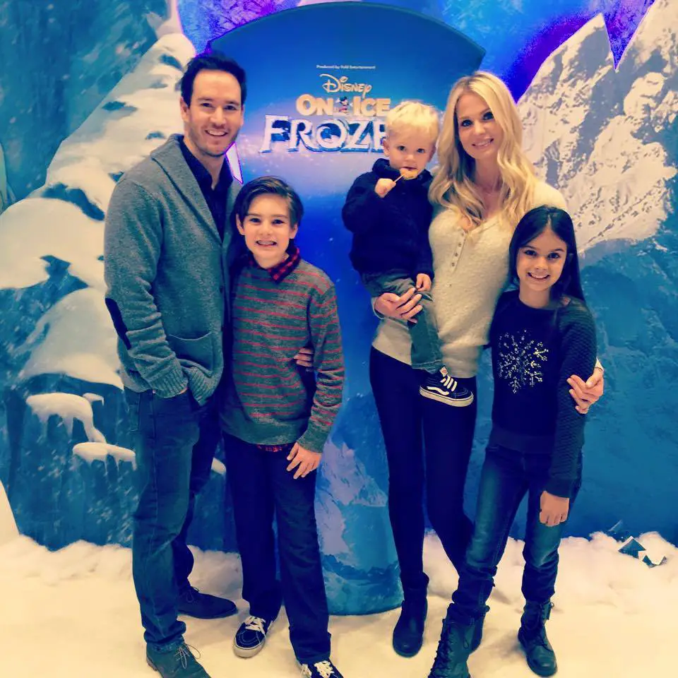Catriona McGinn With Her Husband and Kids On Dec. 2015