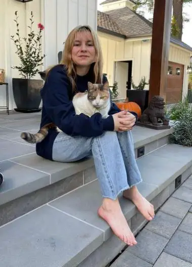 LeeAnn-Kreischer-with-her-cat