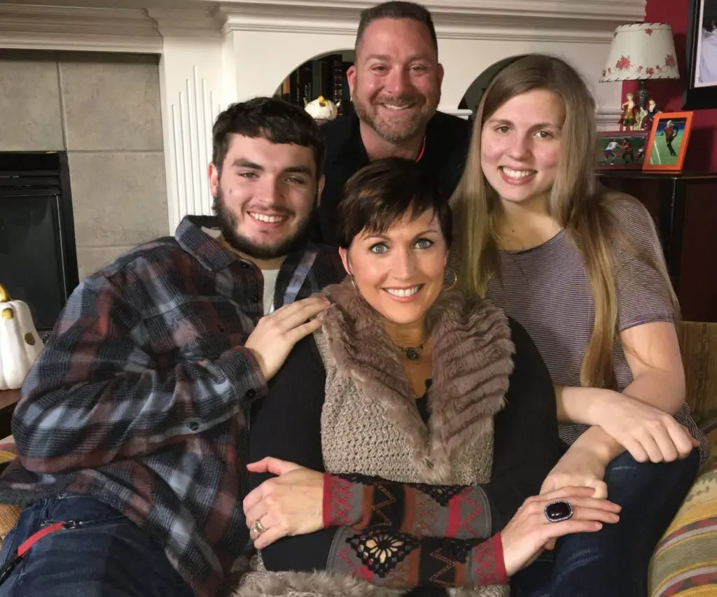 Lara Moritz shares a family picture with her husband and kids on Thanksgiving Day