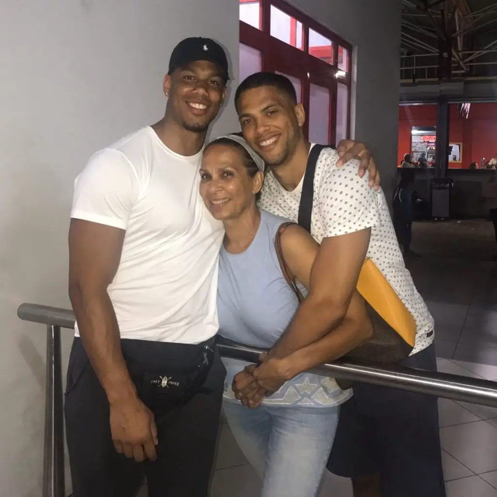 Isha Blaaker With his Mom and Brother