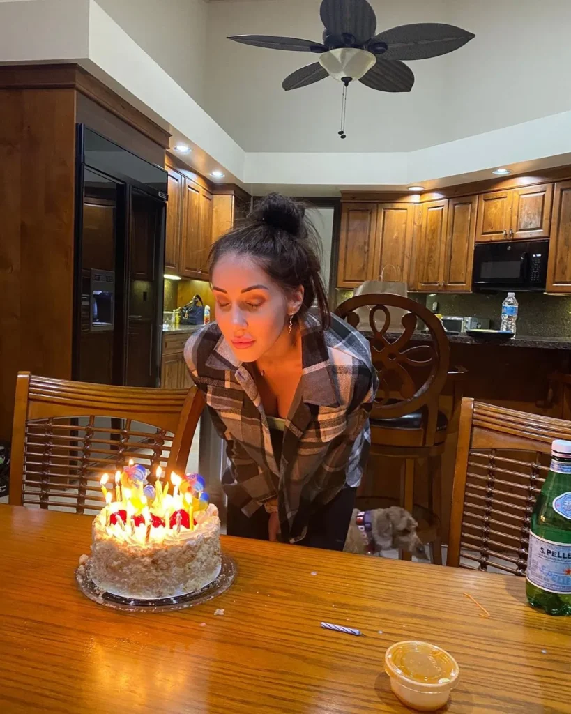 Adin-Ross-sister-Naomi-Ross-celebrating-her-birthday