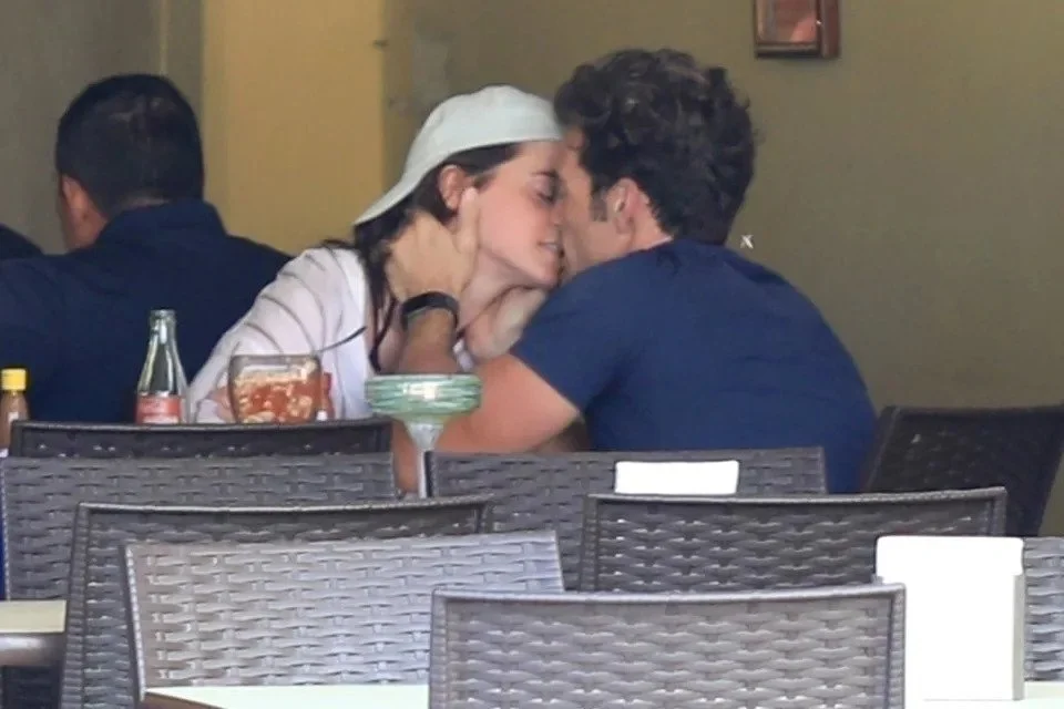 Emma-Watson-seen-kissing-with-businessman-Brendan-Wallace-on-a-Mexican-vacation