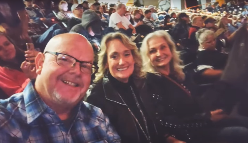 sloopy-girl-with-her-friends-enjoyed-the-concert-in-Tennessee._1